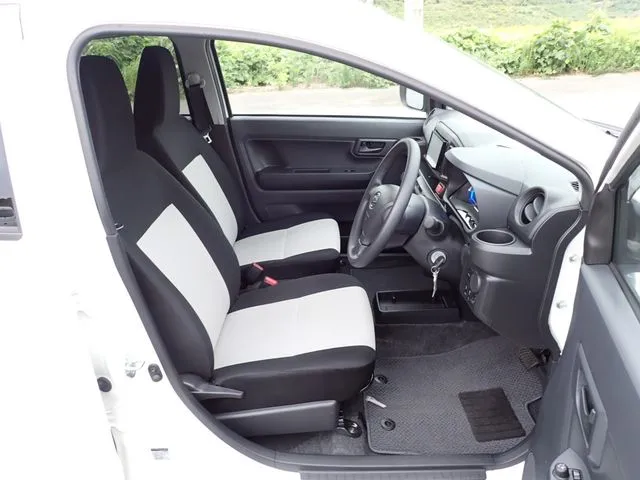 ミラ　イース（ダイハツ）の車両写真