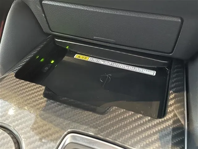 トヨタ　クラウン　セダン　ハイブリッド