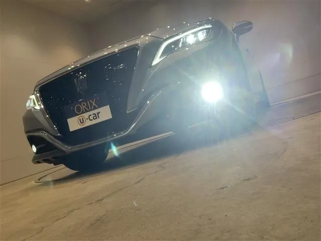 トヨタ　クラウン　セダン　ハイブリッド