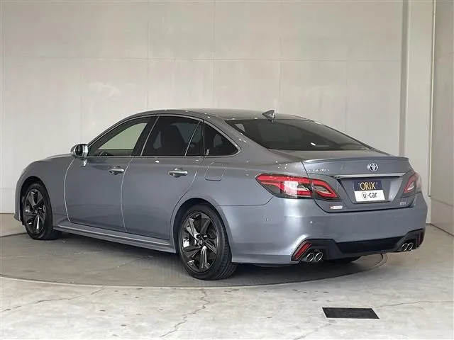 トヨタ　クラウン　セダン　ハイブリッド