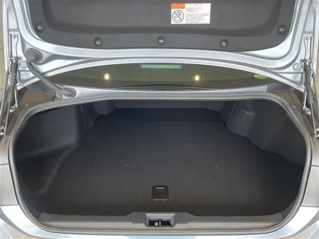 トヨタ　クラウン　セダン　ハイブリッド