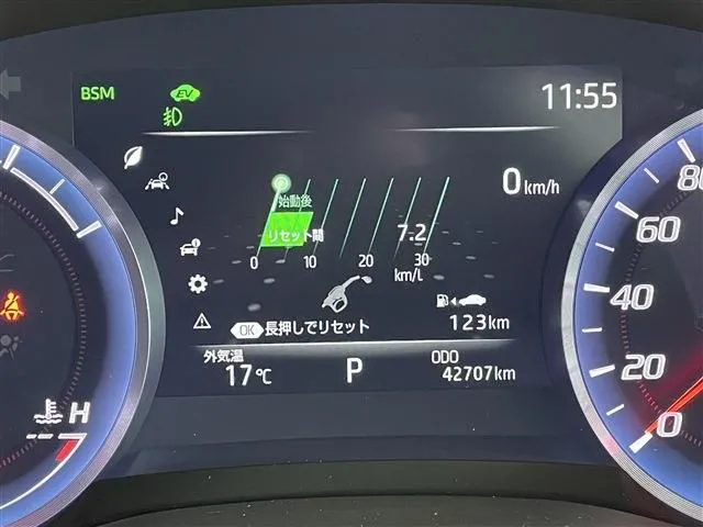 トヨタ　クラウン　セダン　ハイブリッド