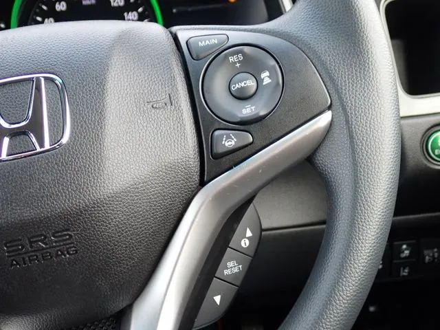 シャトル　ハイブリッド（ホンダ）の車両写真