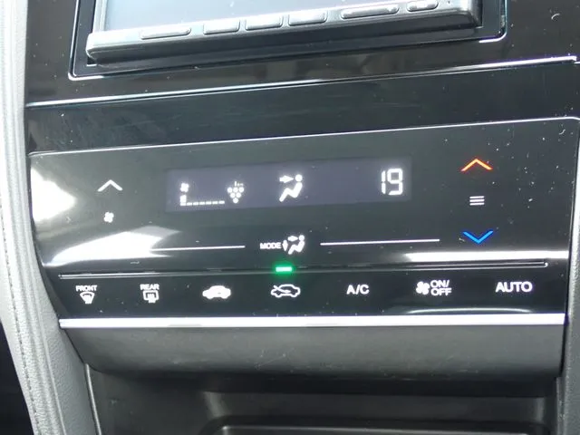 シャトル　ハイブリッド（ホンダ）の車両写真