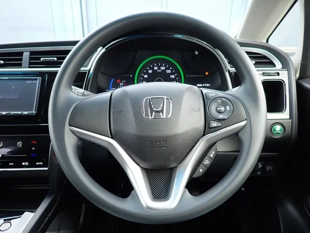 シャトル　ハイブリッド（ホンダ）の車両写真