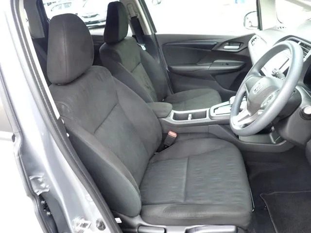 シャトル　ハイブリッド（ホンダ）の車両写真