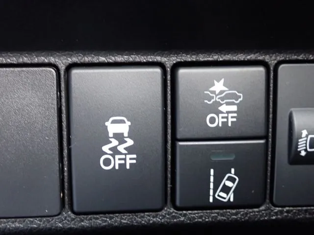 シャトル　ハイブリッド（ホンダ）の車両写真