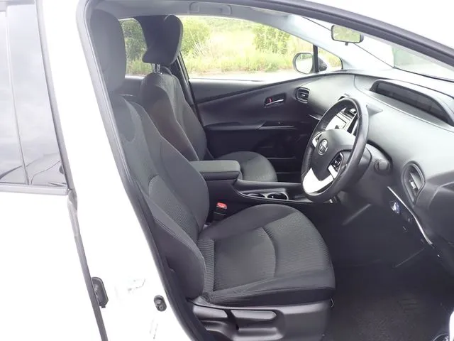 トヨタ プリウス