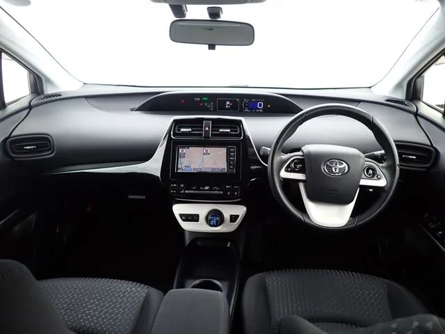 トヨタ プリウス