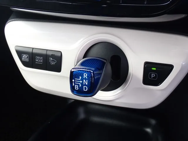 トヨタ プリウス