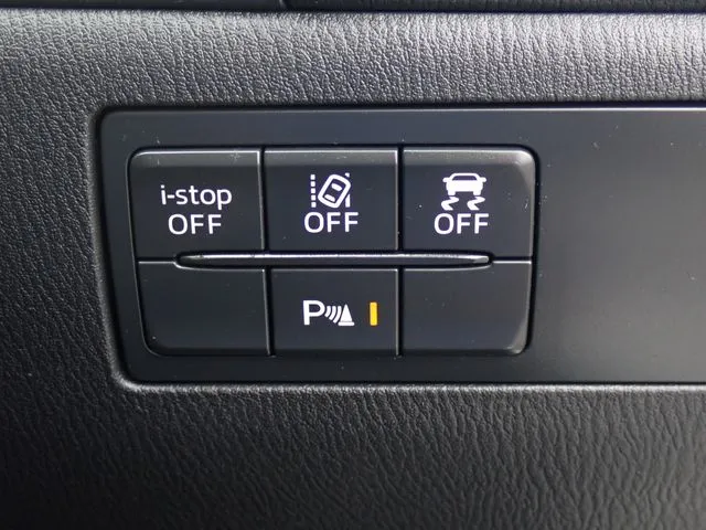 マツダ　アクセラ　セダン