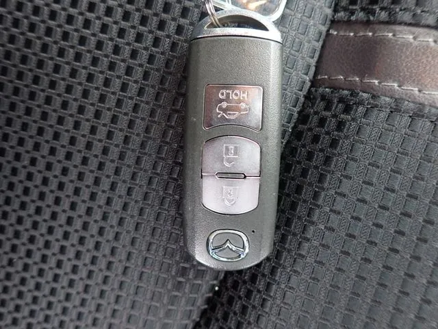 マツダ　アクセラ　セダン