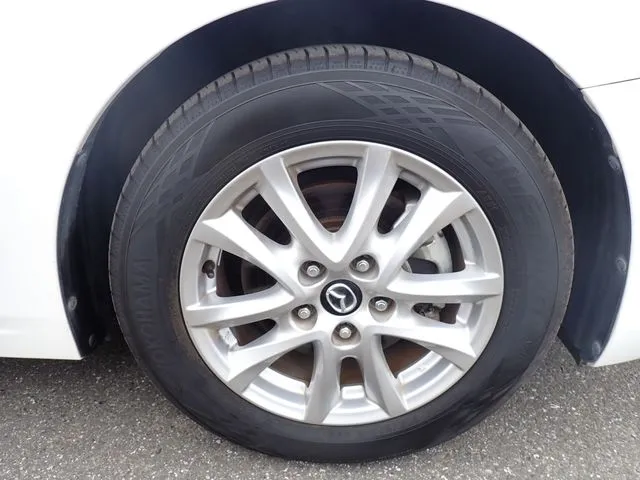 マツダ　アクセラ　セダン