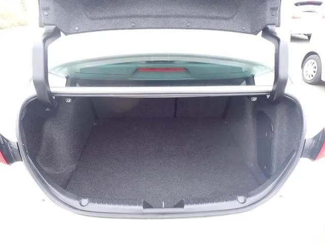 マツダ　アクセラ　セダン