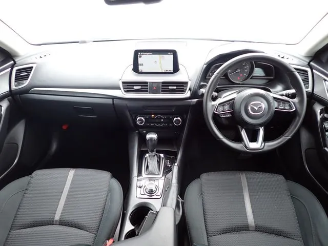 マツダ　アクセラ　セダン