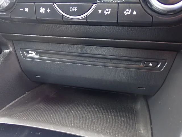 マツダ　アクセラ　セダン