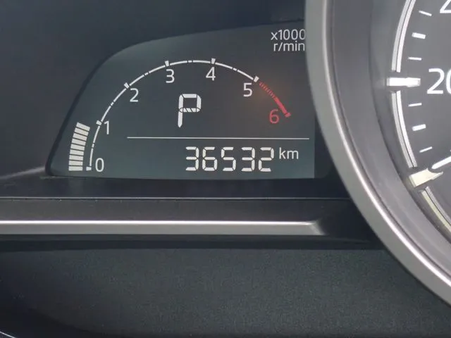 マツダ　アクセラ　セダン