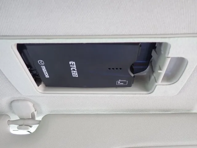 マツダ　アクセラ　セダン