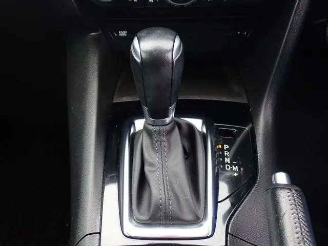 マツダ　アクセラ　セダン