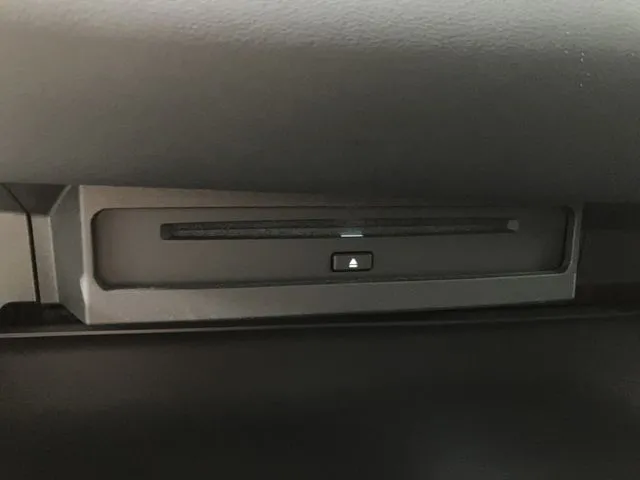 ヴォクシー ハイブリッド(トヨタ)の車両写真