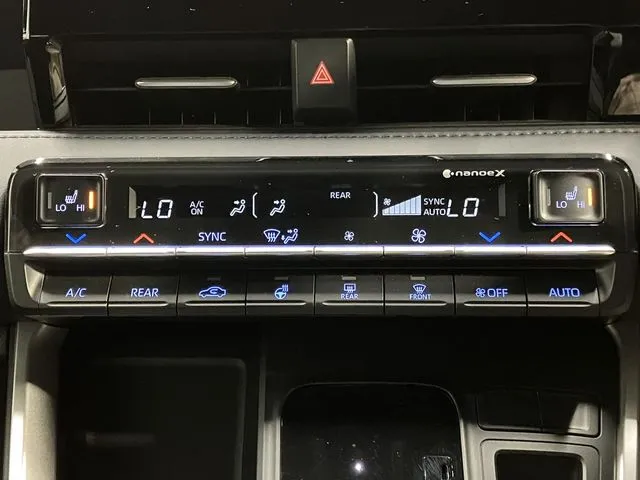 ヴォクシー ハイブリッド(トヨタ)の車両写真