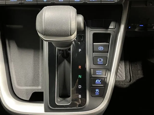 ヴォクシー ハイブリッド(トヨタ)の車両写真