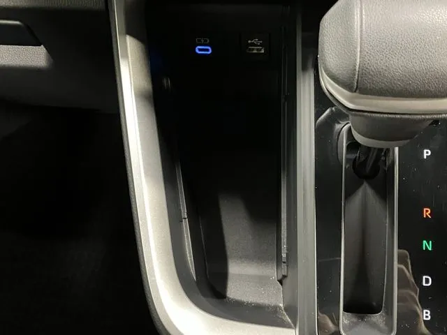 ヴォクシー ハイブリッド(トヨタ)の車両写真