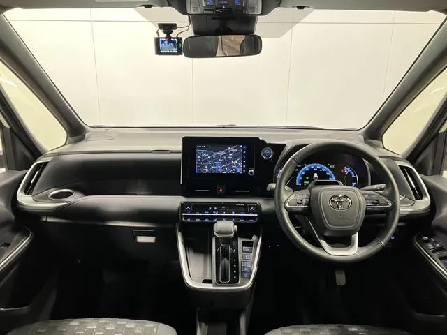 ヴォクシー ハイブリッド(トヨタ)の車両写真