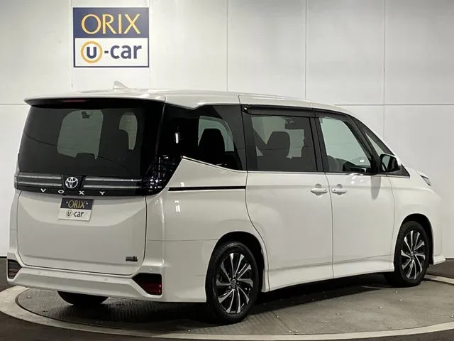 ヴォクシー ハイブリッド(トヨタ)の車両写真