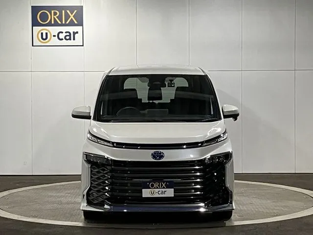 ヴォクシー ハイブリッド(トヨタ)の車両写真