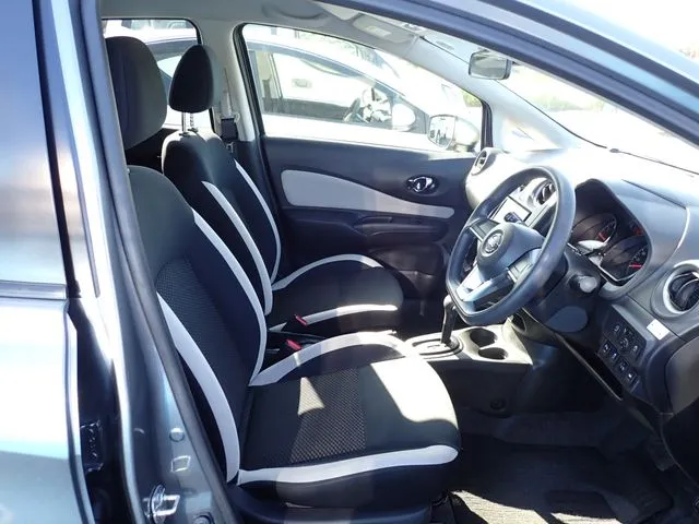 ニッサン　ノート