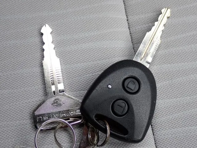 ミラ　イース（ダイハツ）の車両写真