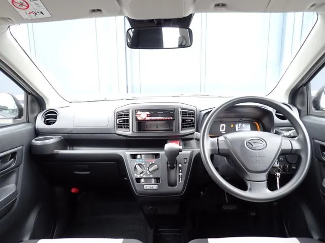 ミラ　イース（ダイハツ）の車両写真