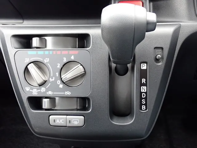 ミラ　イース（ダイハツ）の車両写真