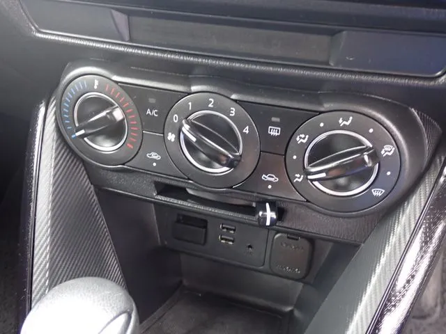 マツダ　デミオ