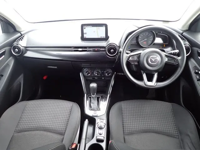 マツダ　デミオ