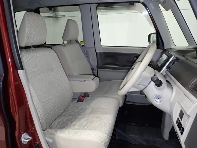 タント（ダイハツ）の車両写真