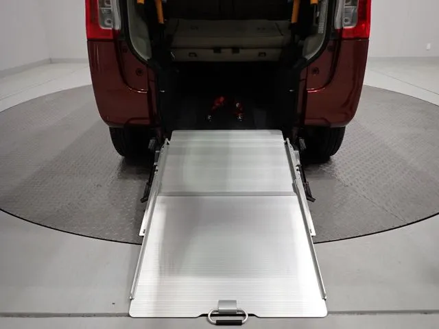 タント（ダイハツ）の車両写真