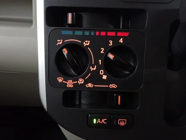 タント（ダイハツ）の車両写真