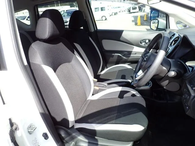 ノート（ニッサン）の車両写真