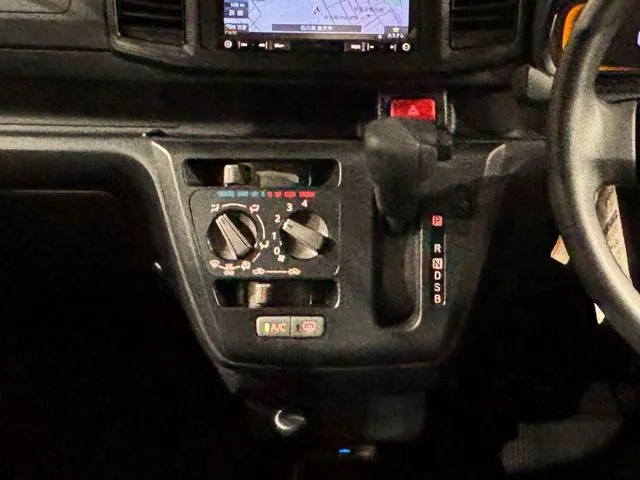 ダイハツ　ミラ　イース