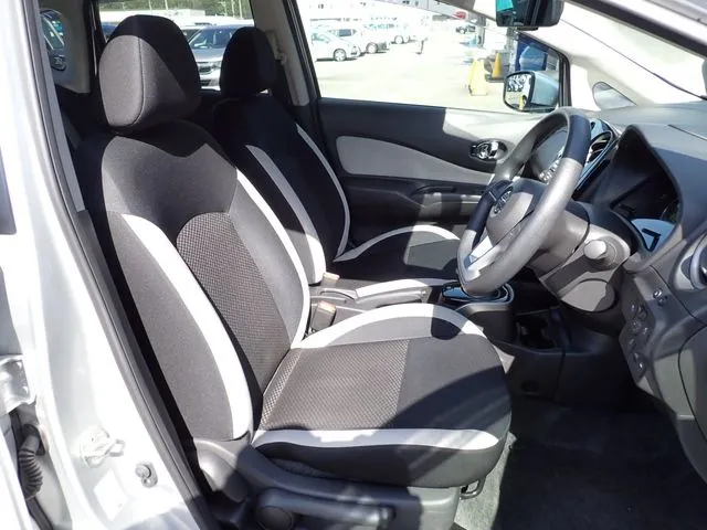 ノート(ニッサン)の車両写真