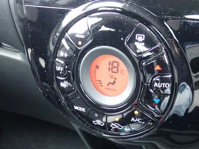 ノート(ニッサン)の車両写真