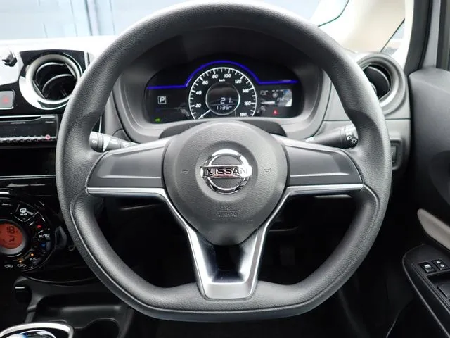 ノート(ニッサン)の車両写真