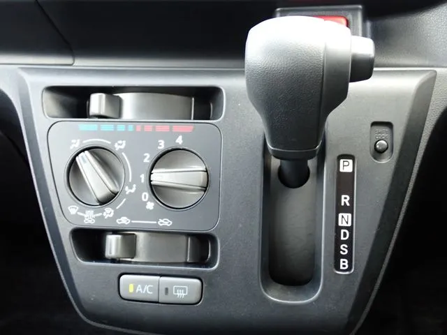 ミラ　イース（ダイハツ）の車両写真