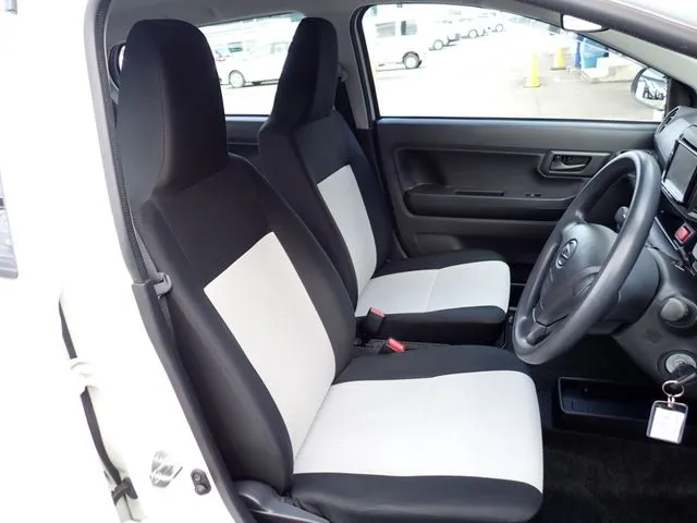 ミラ　イース（ダイハツ）の車両写真