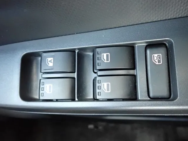 ミラ　イース（ダイハツ）の車両写真