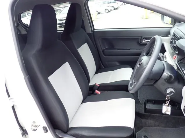 ミラ　イース（ダイハツ）の車両写真