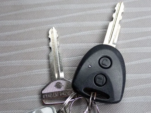 ミラ　イース（ダイハツ）の車両写真