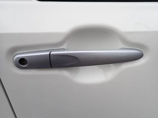 ミラ　イース（ダイハツ）の車両写真